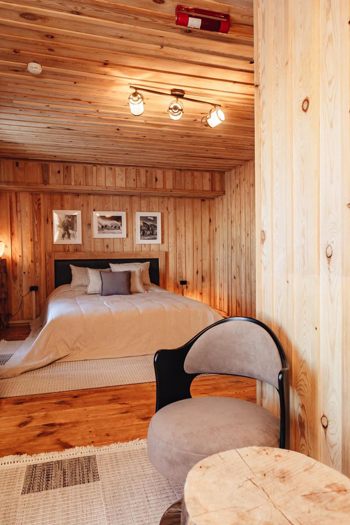 Le Mont Hotell Alma-Ata Exteriör bild