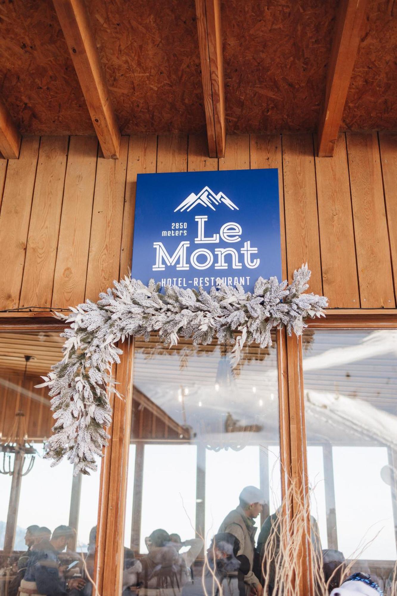 Le Mont Hotell Alma-Ata Exteriör bild